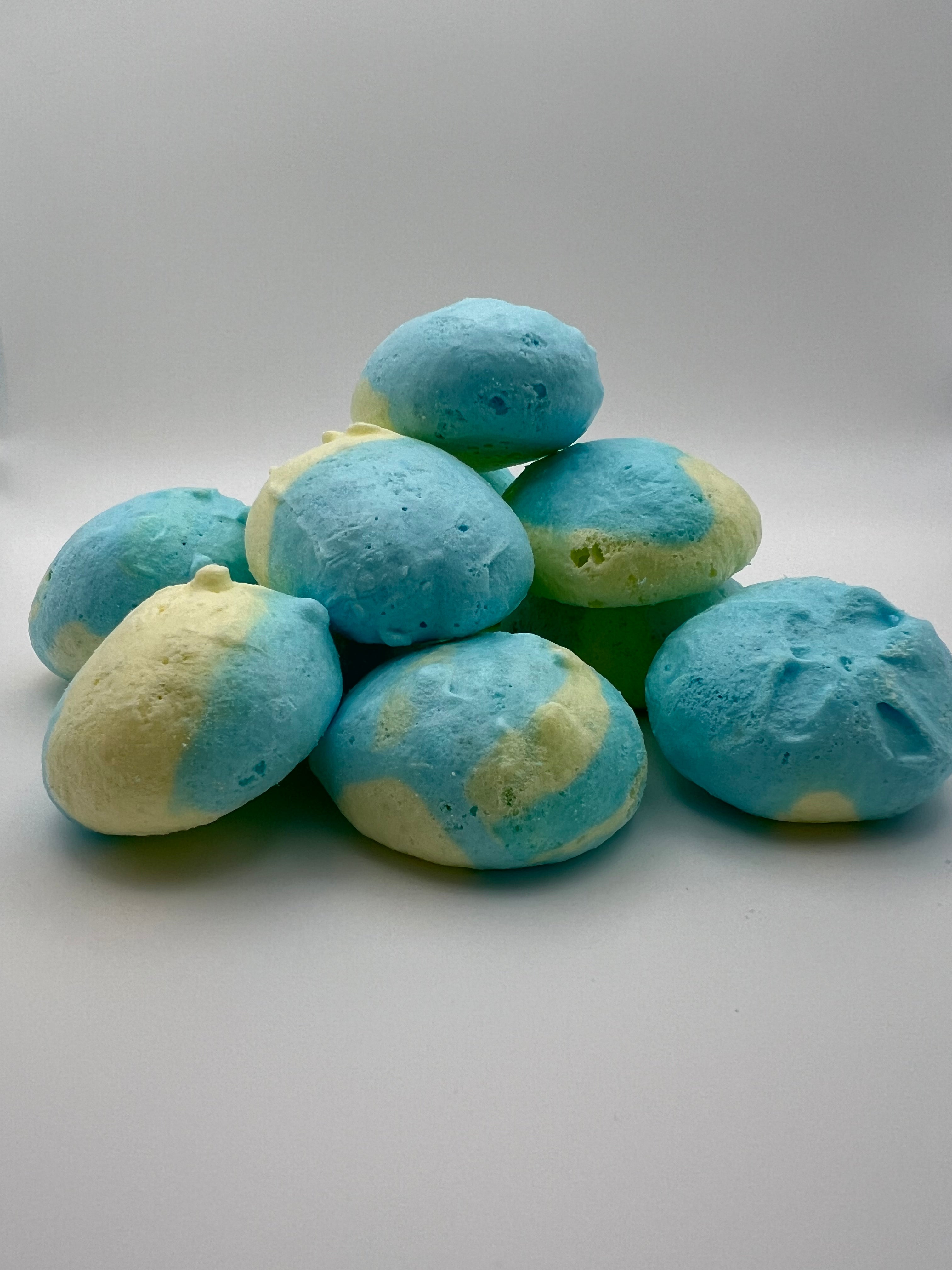 Sweet Crunch Labs Freeze-Dried Crunch Puffs – Passion Fruit Taffy Candy Balls